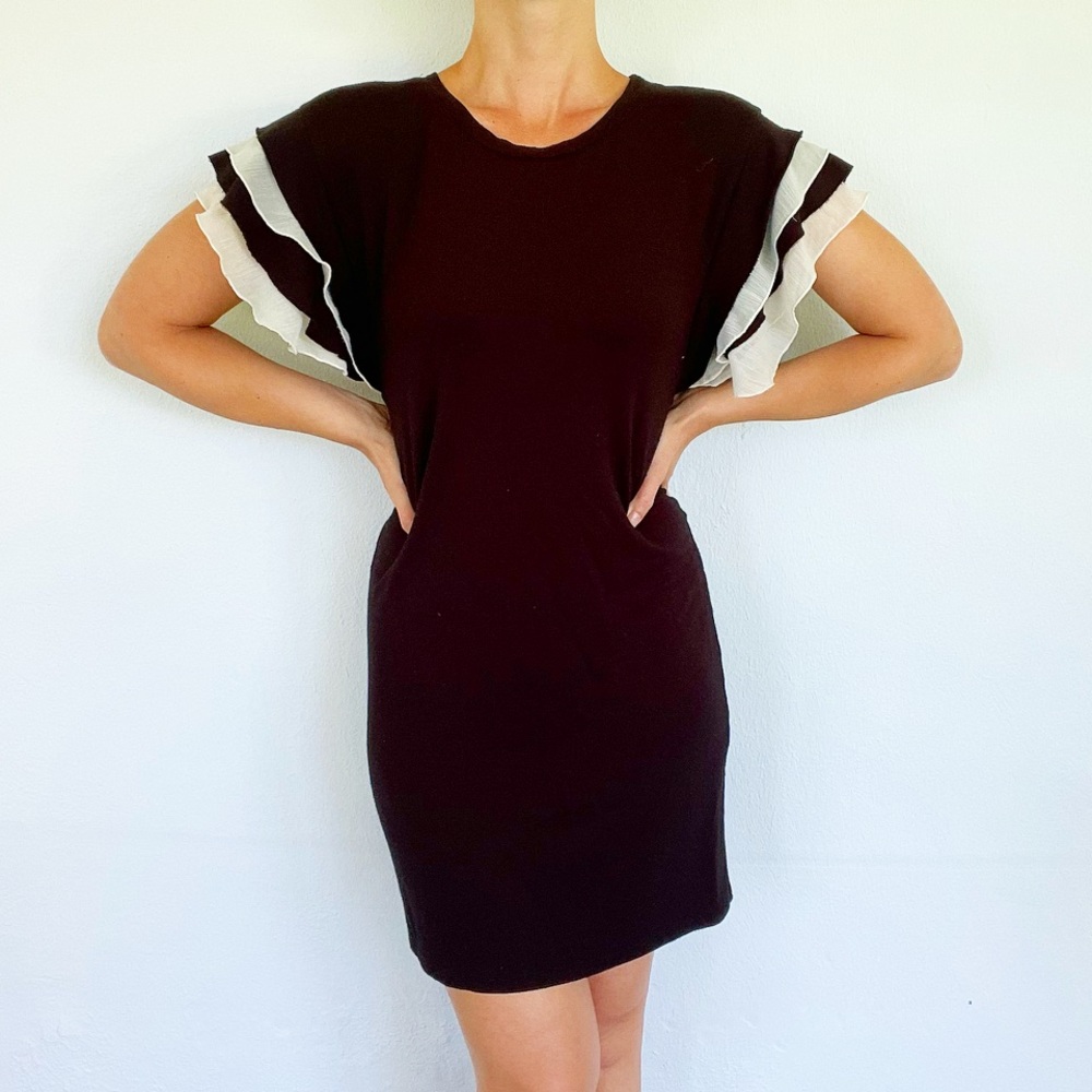 Jane and Delancey black tiered ruffle flutter sleeve stretch dress size small